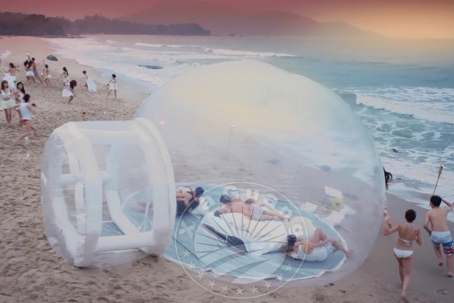 白玉充气球形帐篷